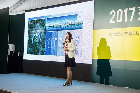 常德市江南城市發(fā)展有限公司董事副總經(jīng)理谷穗則為現(xiàn)場(chǎng)觀眾介紹了這個(gè)投資超過(guò)200億元、面積300萬(wàn)平方、持續(xù)建設(shè)8到10年的沅水右岸如何建構(gòu)城市·人·生活三者之間的關(guān)系